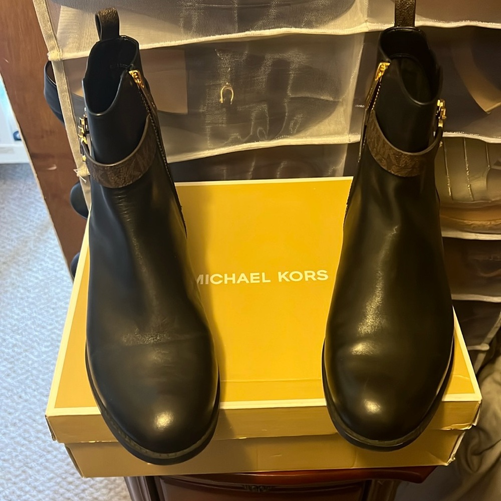 Michael Kors Farrah flat bootie in black leather with brown leather MK detail.